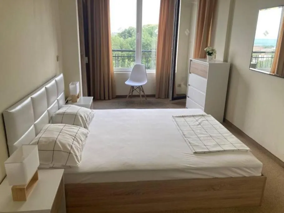 Golden Sands Flat 147 Zlate písky